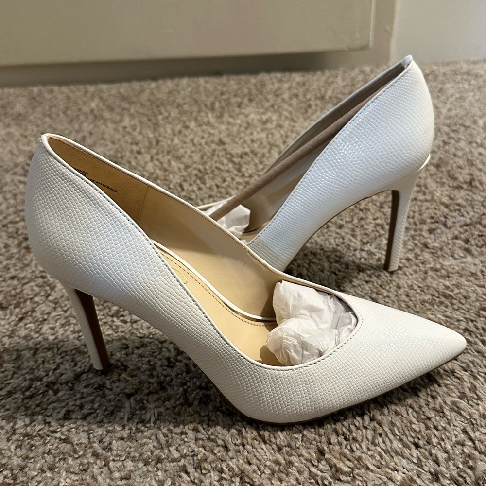 Jessica Simpson White Textured Heels